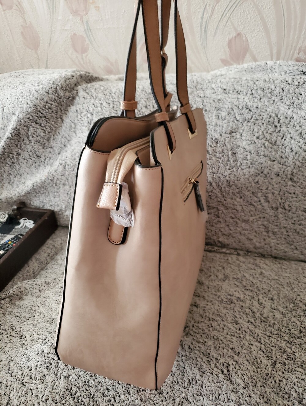 Simply Noelle Beige Tote with Tan Handles and Gold Accent - Picture 5 of 8